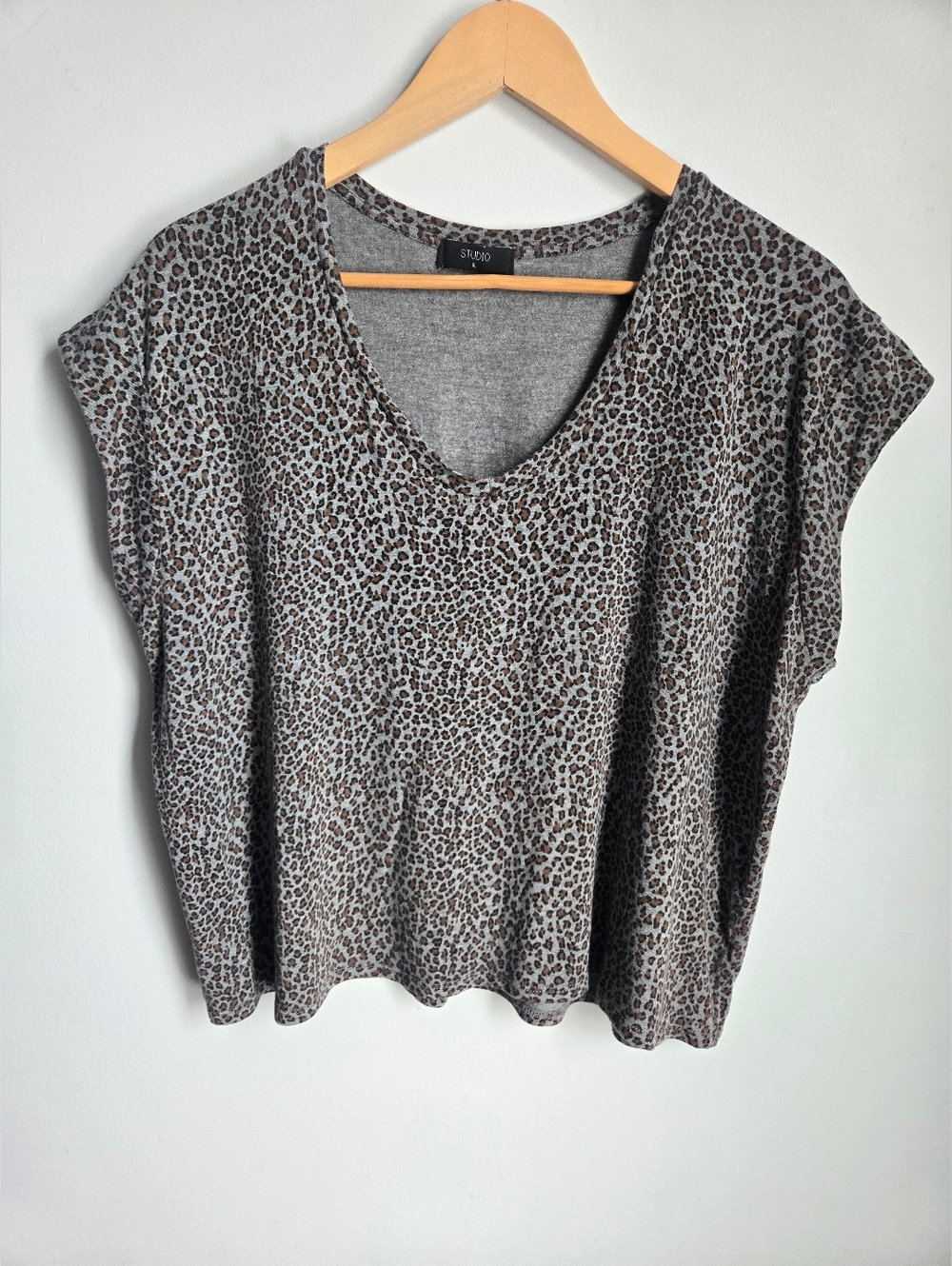 STUDIO Animal Print V-Neck Women's Top - Gray/Brown
